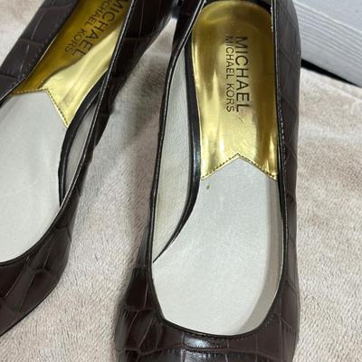 Michael Michael Kors brown crocodile-embossed leather pumps with a gold zipper detail on the toe.