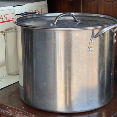 Sale Photo Thumbnail #175: Like new stock pot