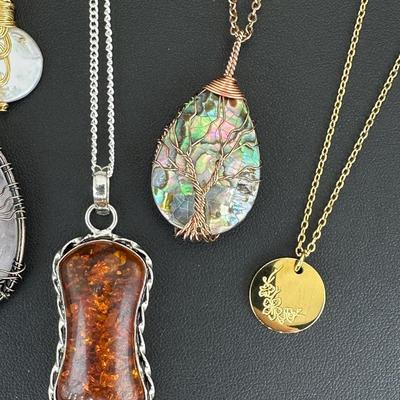 Mixed Jewelry Lot  Necklaces Including Onyx, Pearl, Amber, Quartz, And Abalone