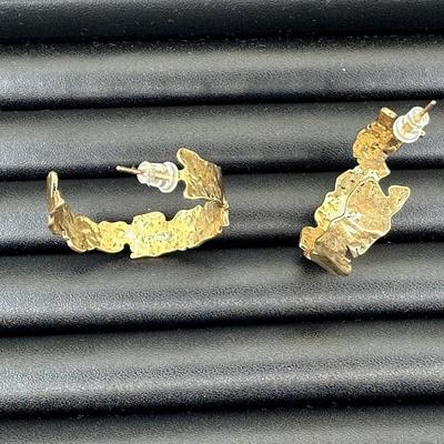 Luxurious Gold Alloy Plated Earrings