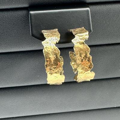 Luxurious Gold Alloy Plated Earrings