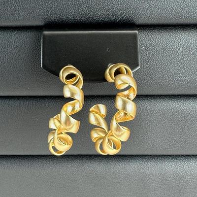 Luxurious Gold Alloy Plated Earrings