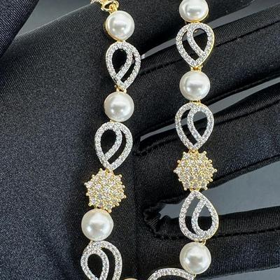 Brand New Zirconia Earrings And Necklace Rhodium Plating