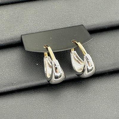 Brand New Earring 925 Sterling Silver Stamped Zirconia