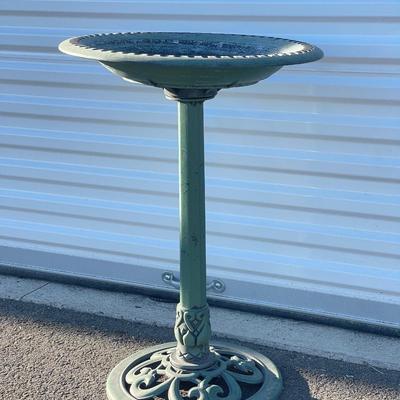 Sale Photo Thumbnail #198: Plastic ornate bird bath
