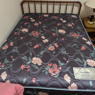 Full size mattress and box springs