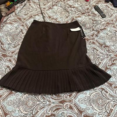 Brown Briggs New York A-line skirt with a pleated hem and a stretch fabric blend.