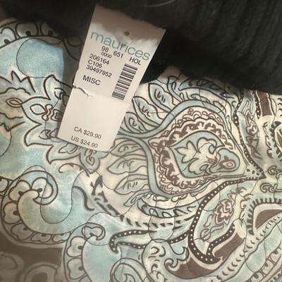 Maurice’s winter hat and glove set