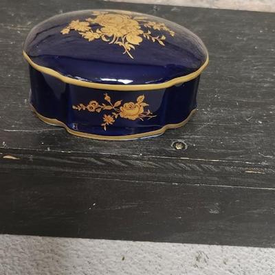 Sale Photo Thumbnail #41: Big cobalt vase and ashtray, gorgeous vase and small trinket box