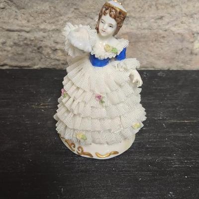 Sale Photo Thumbnail #101: More fabulous porcelain work. Again these are super fragile and they all have some damage.