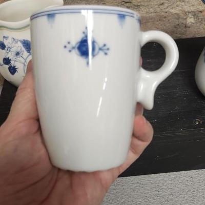 Sale Photo Thumbnail #119: Harry and David, porsgrund and Noritake blue pieces