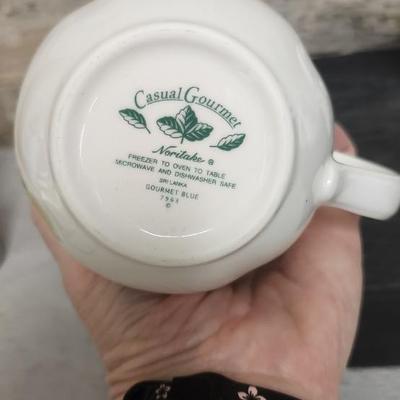 Sale Photo Thumbnail #116: Harry and David, porsgrund and Noritake blue pieces