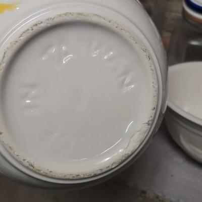 Sale Photo Thumbnail #258: Kitchen Geese and Ducks canisters, teapot and nesting bowls