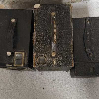 Sale Photo Thumbnail #400: 3 old box cameras. Fits medium flat rate box