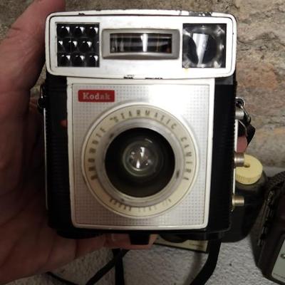 Sale Photo Thumbnail #432: Set of 3 Kodak cameras. Starmatic, starlet and Holiday Flash. Fits a medium flat rate box