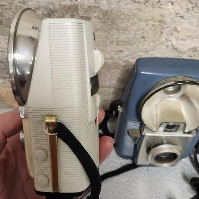 Sale Photo Thumbnail #456: Pair of Brownie Starflash and a Flash 30. Fits a medium flat rate box