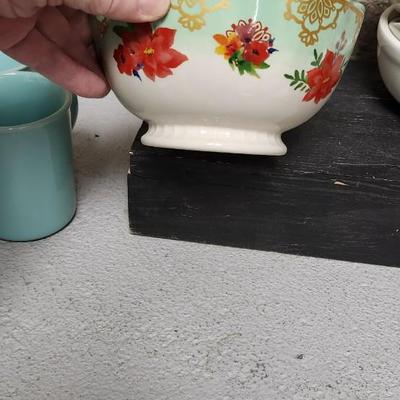 Sale Photo Thumbnail #535: Bright and happy items for your kitchen. That cute little bowl with 4 fondue forks!!