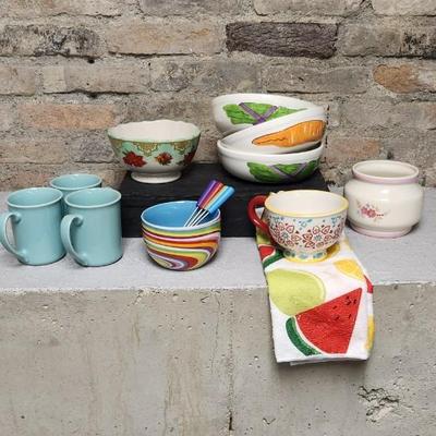 Sale Photo Thumbnail #532: Bright and happy items for your kitchen. That cute little bowl with 4 fondue forks!!