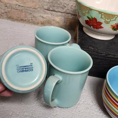Sale Photo Thumbnail #533: Bright and happy items for your kitchen. That cute little bowl with 4 fondue forks!!