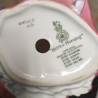 Sale Photo Thumbnail #569: Gorgeous Blythe figurine, sweet German music box and a retro car radio