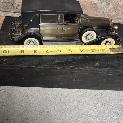 Sale Photo Thumbnail #570: Gorgeous Blythe figurine, sweet German music box and a retro car radio