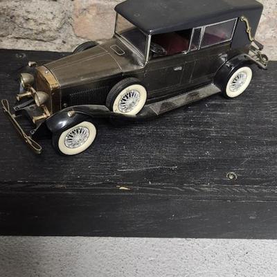 Sale Photo Thumbnail #572: Gorgeous Blythe figurine, sweet German music box and a retro car radio