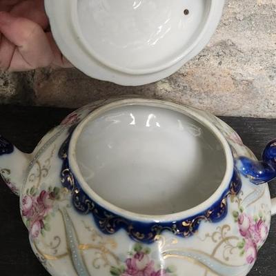 Sale Photo Thumbnail #595: Three pieces of Candlewick and two really great old pots