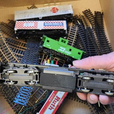 Sale Photo Thumbnail #631: I know very little about trains but this has a Tycoscene in box an over and under set, 4 cars, one engine and a bunch of tracks.