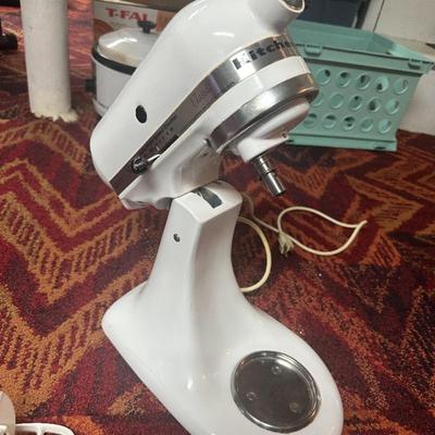 KitchenAid Classic Series 4.5 Quart Tilt-Head Stand Mixer K45SSWH - White, Working Condition with 3 Attachments
