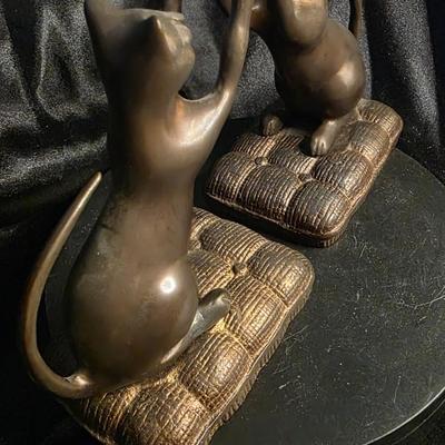 Antique Bronze Cat Bookends Pair – Sculptural Feline Figures on Cushioned Bases – Vintage Art Decor