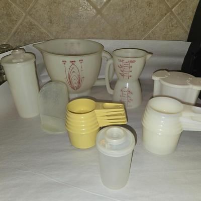 Tupperware lot