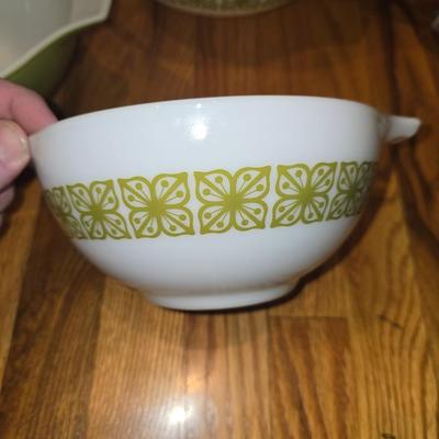 Pyrex bowls