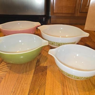 Pyrex bowls