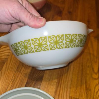 Pyrex bowls