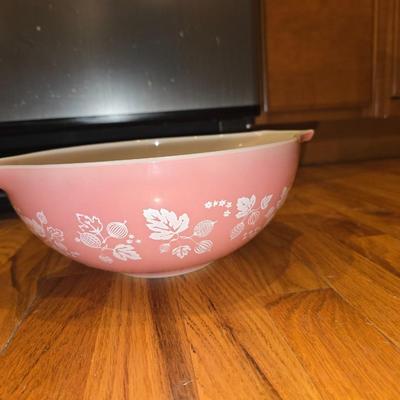 Pyrex bowls