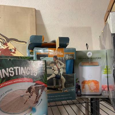 Sale Photo Thumbnail #175: Animal items in boxes 