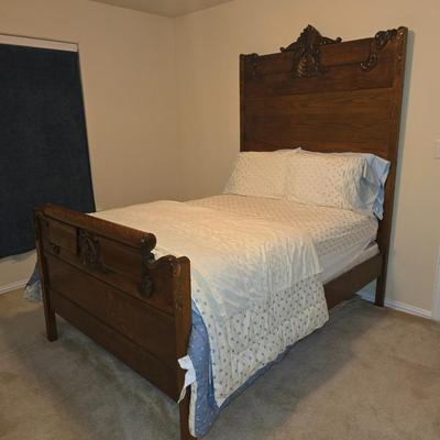Full size antique oak bed