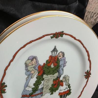 Vintage Fitz & Floyd “Deck the Halls” Lampost and Wreath Porcelain Salad / Dessert Plates – Set of 2 – 1983 Japanese Craftsmanship