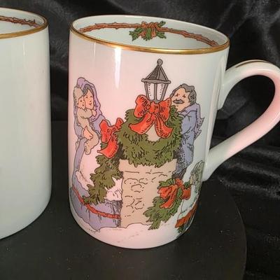 Fitz & Floyd “Deck the Halls” Christmas Mugs (Set of 2) – Lamppost & Wreath Scene – 1982/83 Japan Porcelain with Gold Trim