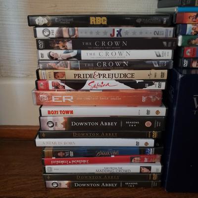 Insignia DVD Player W/Remote and DVDS (D-KD)