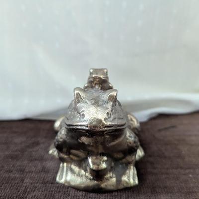 Brass frog