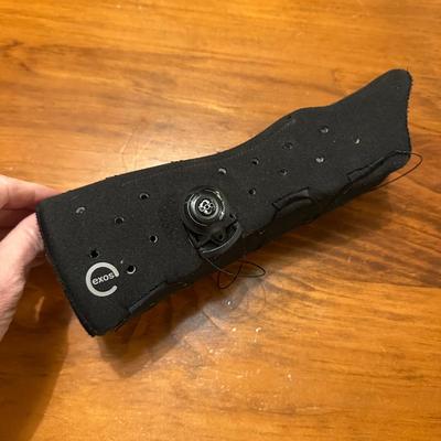 Exist Black Right Arm/Wrist Brace