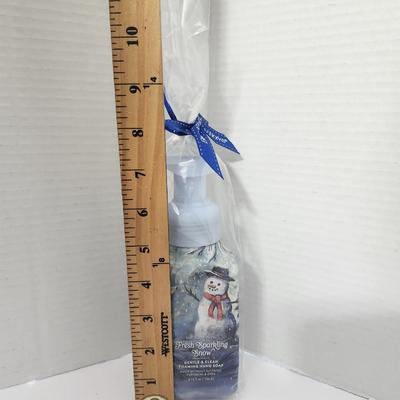 Bath and Body Works Fresh Sparkling Snow Foaming Hand Soap Winter Snowman Gift