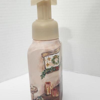 Bath and Body Works Santa’s Milk & Cookies Foaming Hand Soap Cozy Christmas Treat
