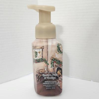 Bath and Body Works Santa’s Milk & Cookies Foaming Hand Soap Cozy Christmas Treat