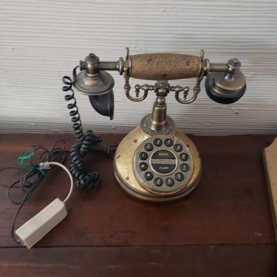 Antique Style Phone and Turner Wall Mirror (D-KD)