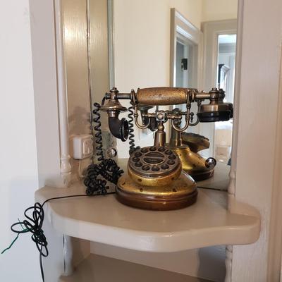 Antique Style Phone and Turner Wall Mirror (D-KD)