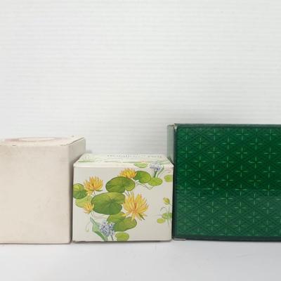 Avon Vintage Home Decor Gift Lot Fostoria Candle Holder Flirtatious Frog Pomander Emerald Accent