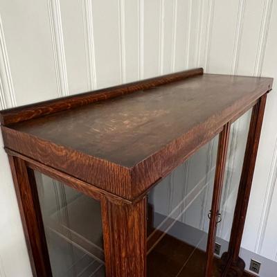 Tiger Oak Glass Front Bookcase w/ Carved Columns (DR-RG)