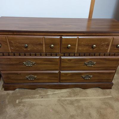 Dresser with Mirror (mirror is not attached)